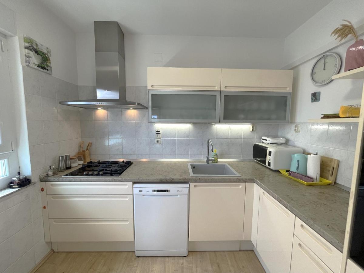 Cosy Apartment On The Beach - 칼리 외부 사진
